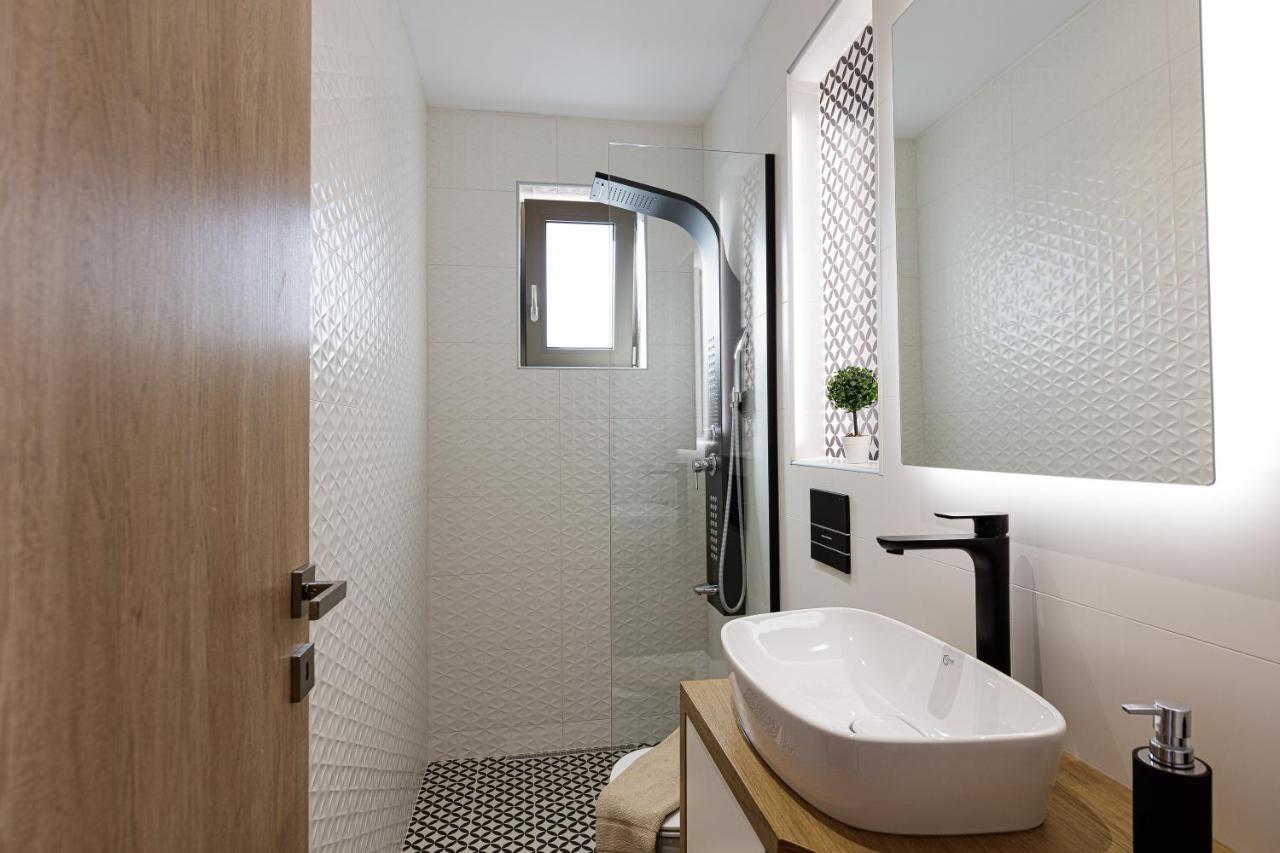 Koin Villa Sunrise, With Heated Pool & Whirlpool Perama  エクステリア 写真